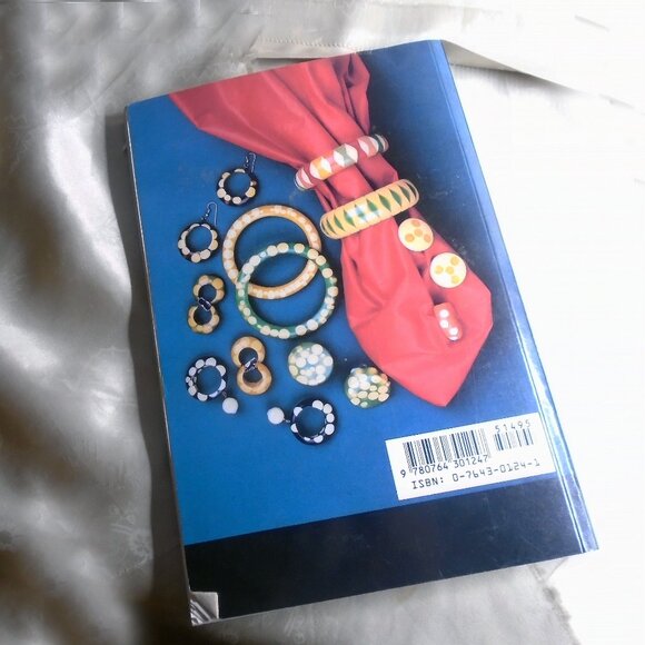 Vintage Plastic Jewelry Book for Researching History & Information - Schiffer - Picture 2 of 9